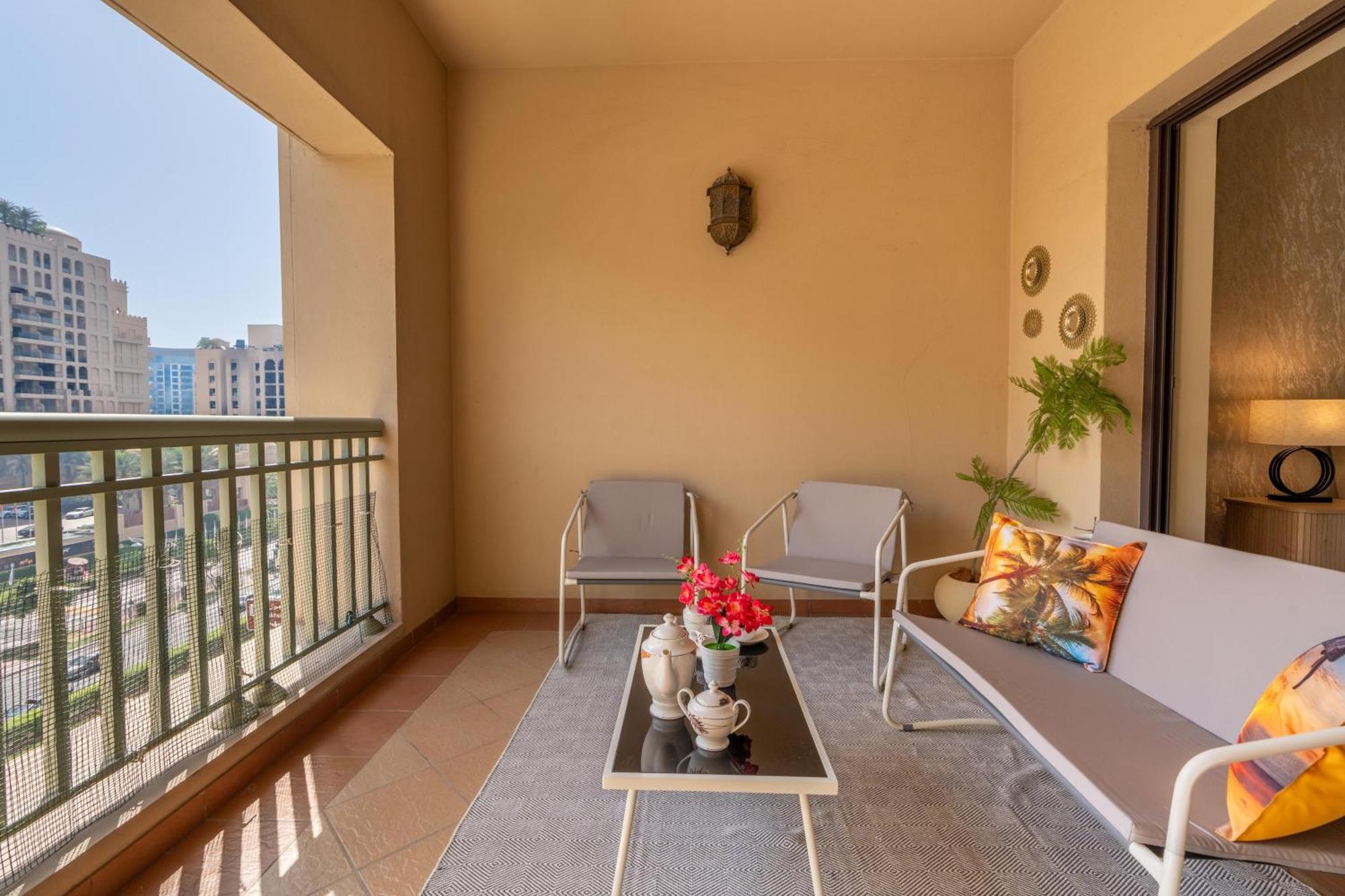 Golden Mile At Its 2br Maids Palm Jumeirah Apartment Dubai