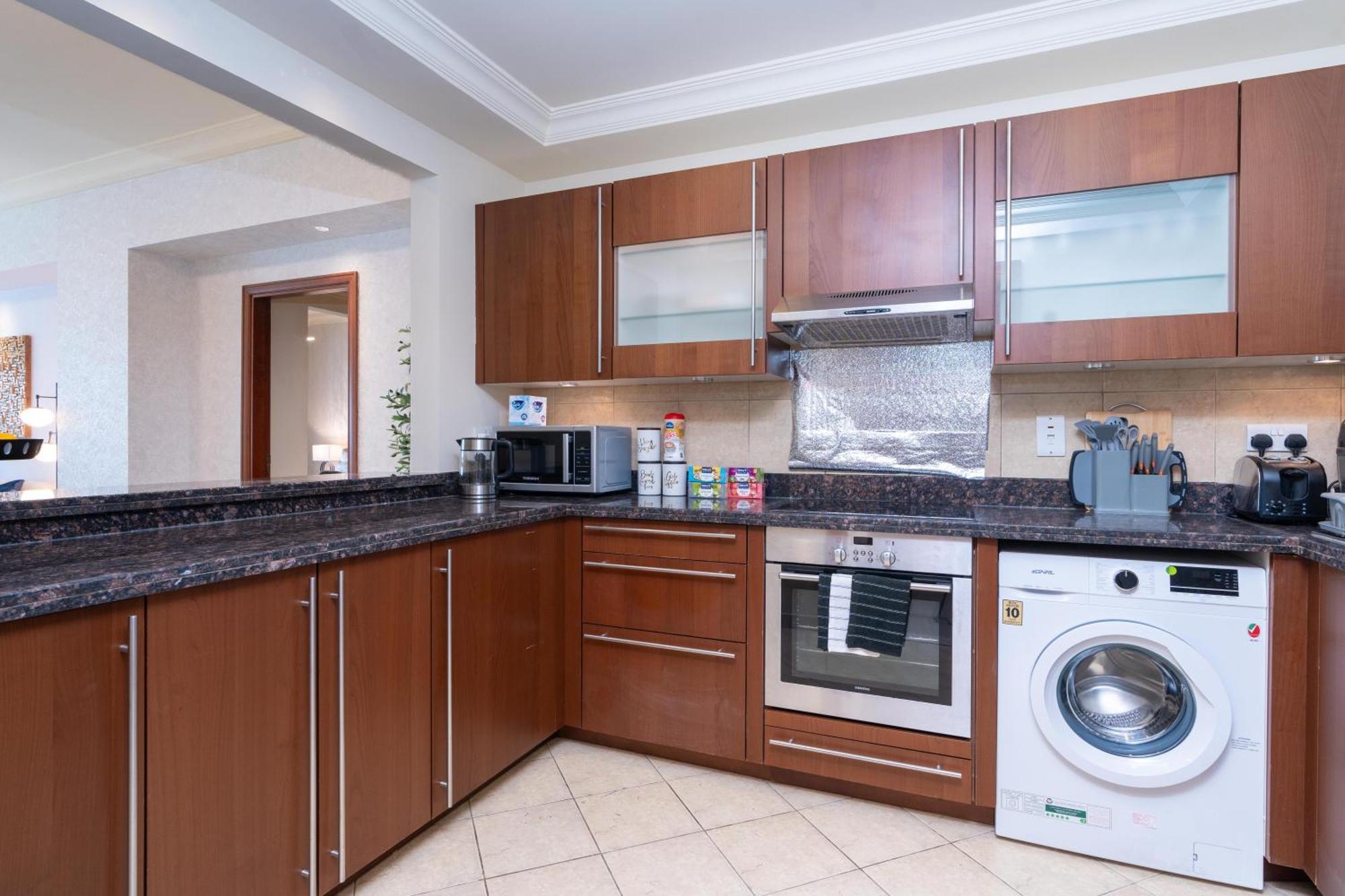 Golden Mile At Its 2br Maids Palm Jumeirah *