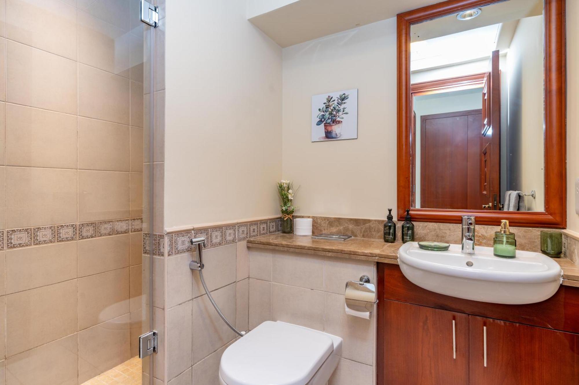 Golden Mile At Its 2br Maids Palm Jumeirah *