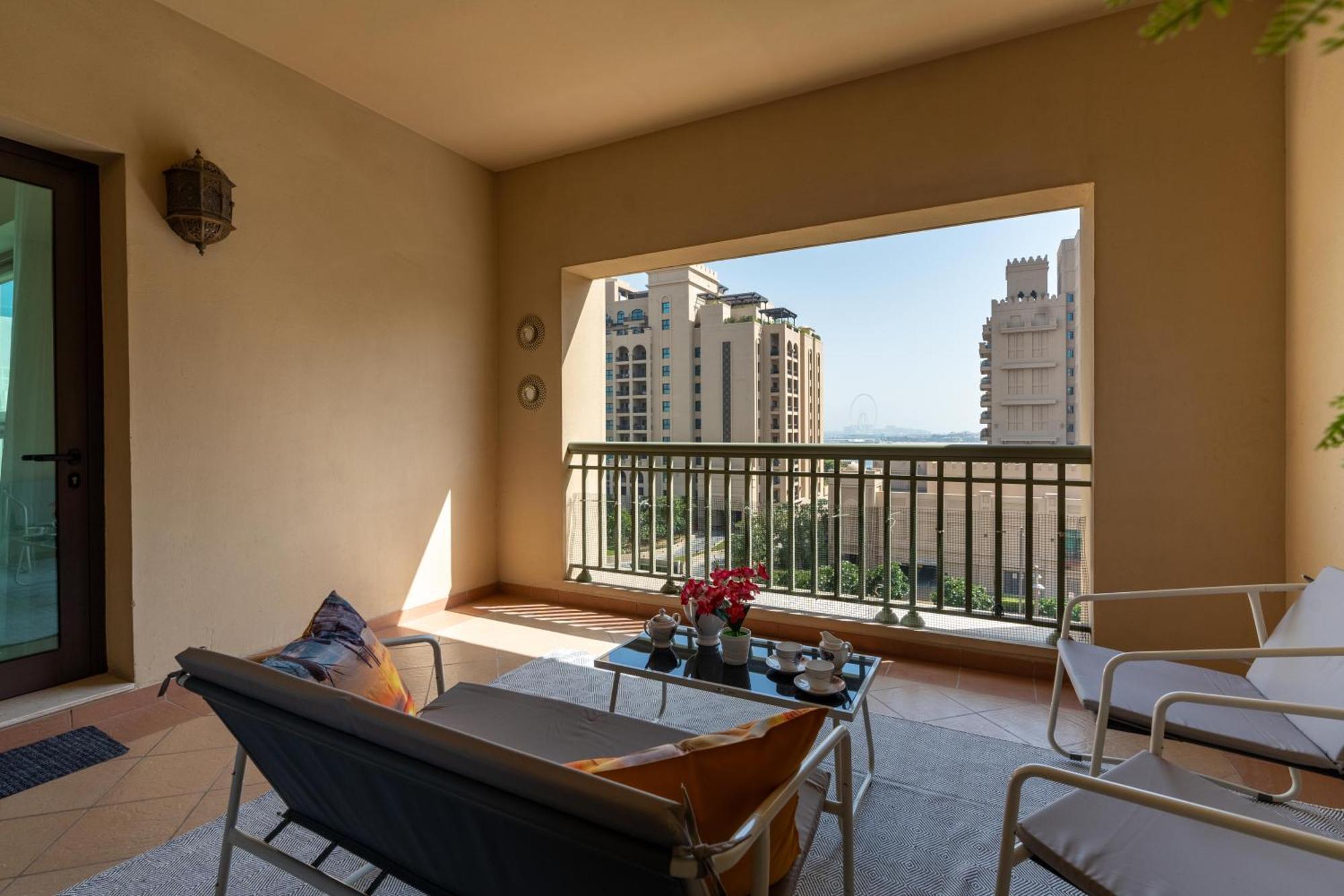 Golden Mile At Its 2br Maids Palm Jumeirah Apartment *