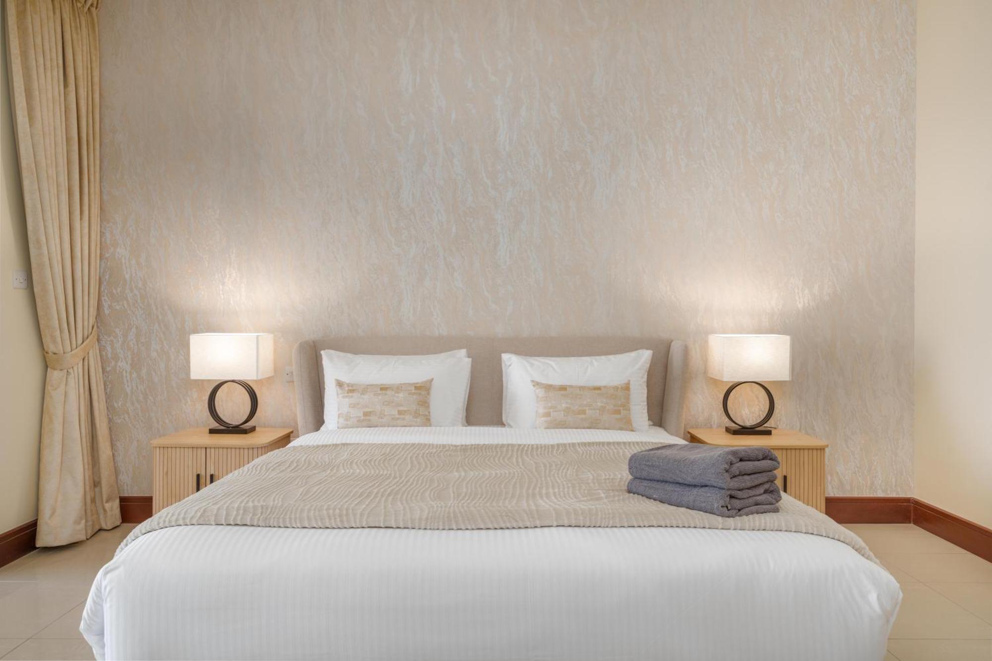 Golden Mile At Its 2br Maids Palm Jumeirah *