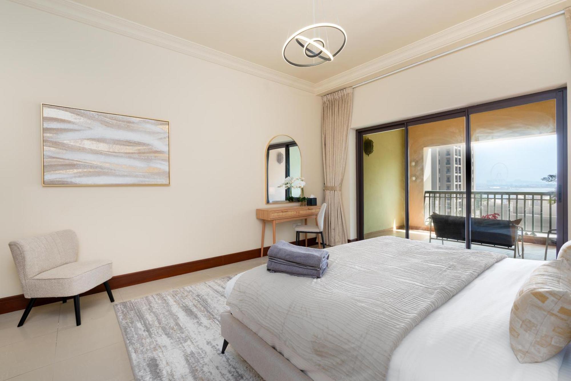 Golden Mile At Its 2br Maids Palm Jumeirah Dubai
