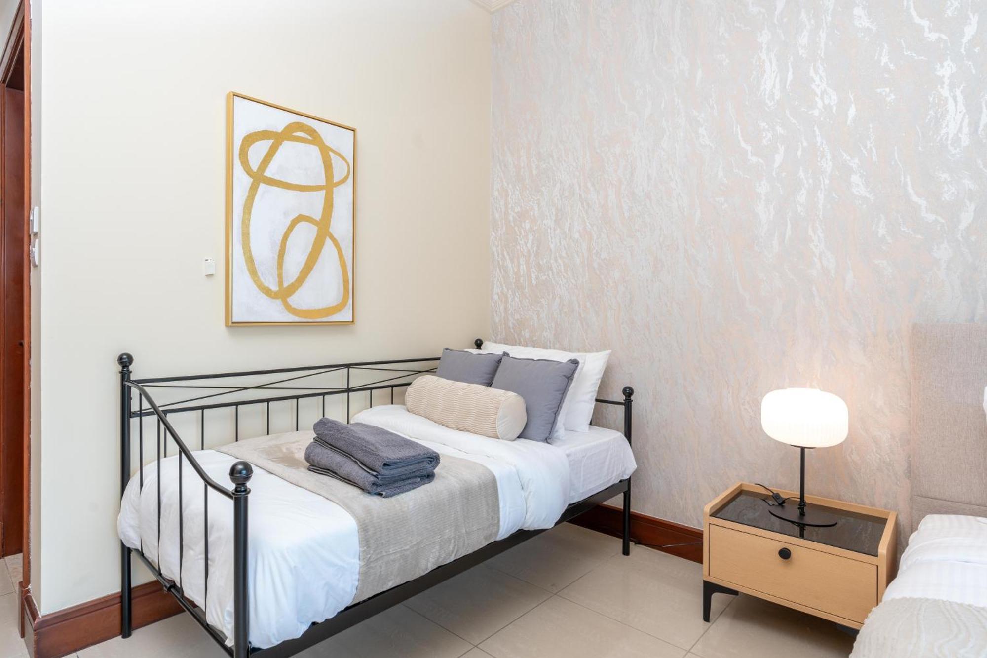 Golden Mile At Its 2br Maids Palm Jumeirah * Dubai